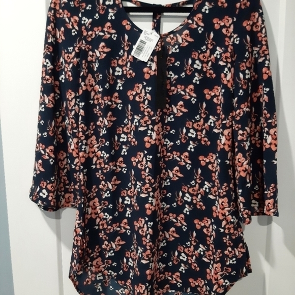 NWT Floral Print Open Back Waist Tie Blouse - Picture 2 of 3